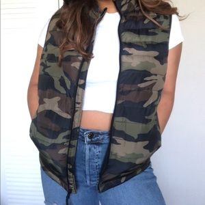 Aeropostale Camo Puff Vest